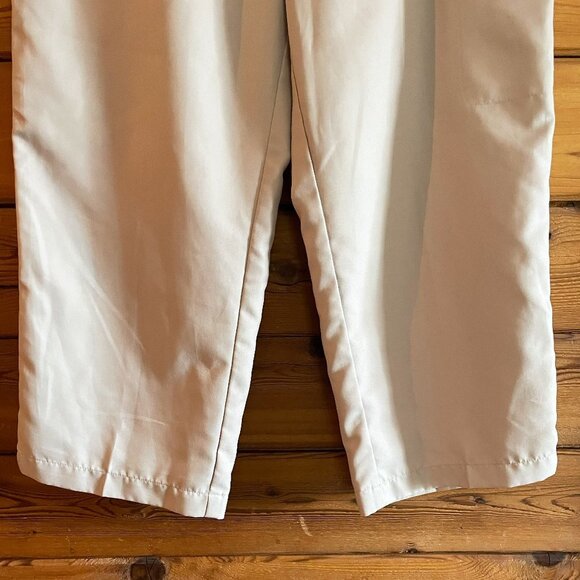 The North Face woman’s Khaki Capris Size Small - Picture 4 of 10